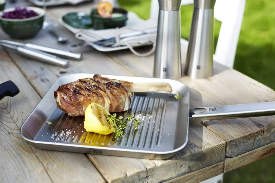 Zwilling® Plus – Stalowa patelnia grillowa 24 cm