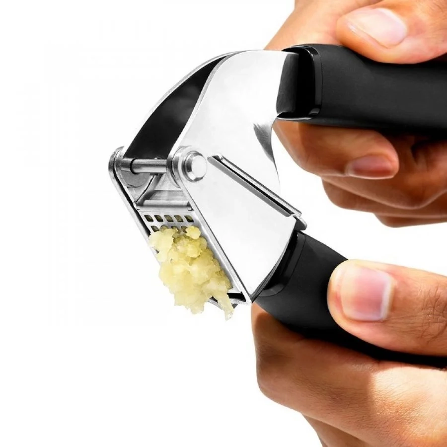 OXO - GOOD GRIPS - Praska do czosnku stalowo/czarna - obrazek 4