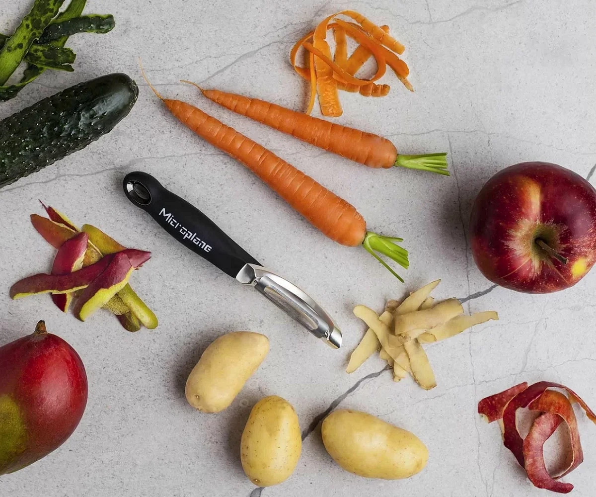 Microplane – Obieraczka do warzyw czarna