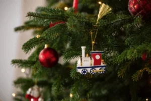 Villeroy&Boch - Christmas Classic - Zawieszka lokomotywa 2025